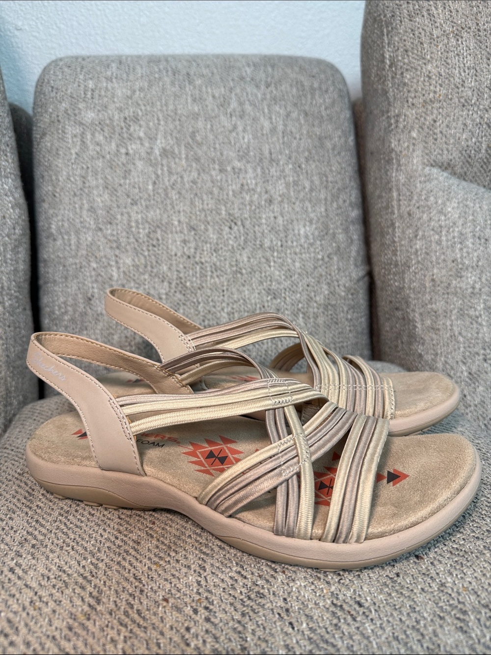 Sketchers Reggae Slim Comfort Stretch Slingback Sandals in Beige - Picture 6 of 13